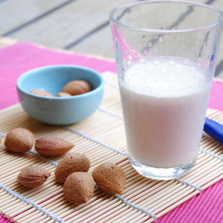 latte di mandorla fatto in casa